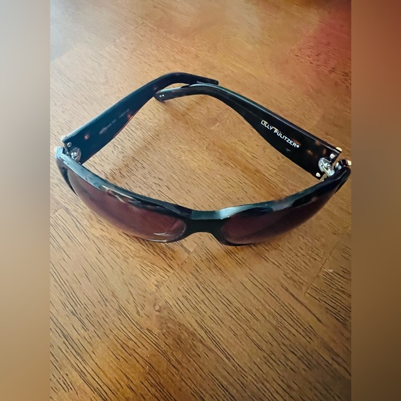 Lilly Pulitzer Brown Tortoise Shell Sunglasses with bamboo detailing - Picture 4 of 5